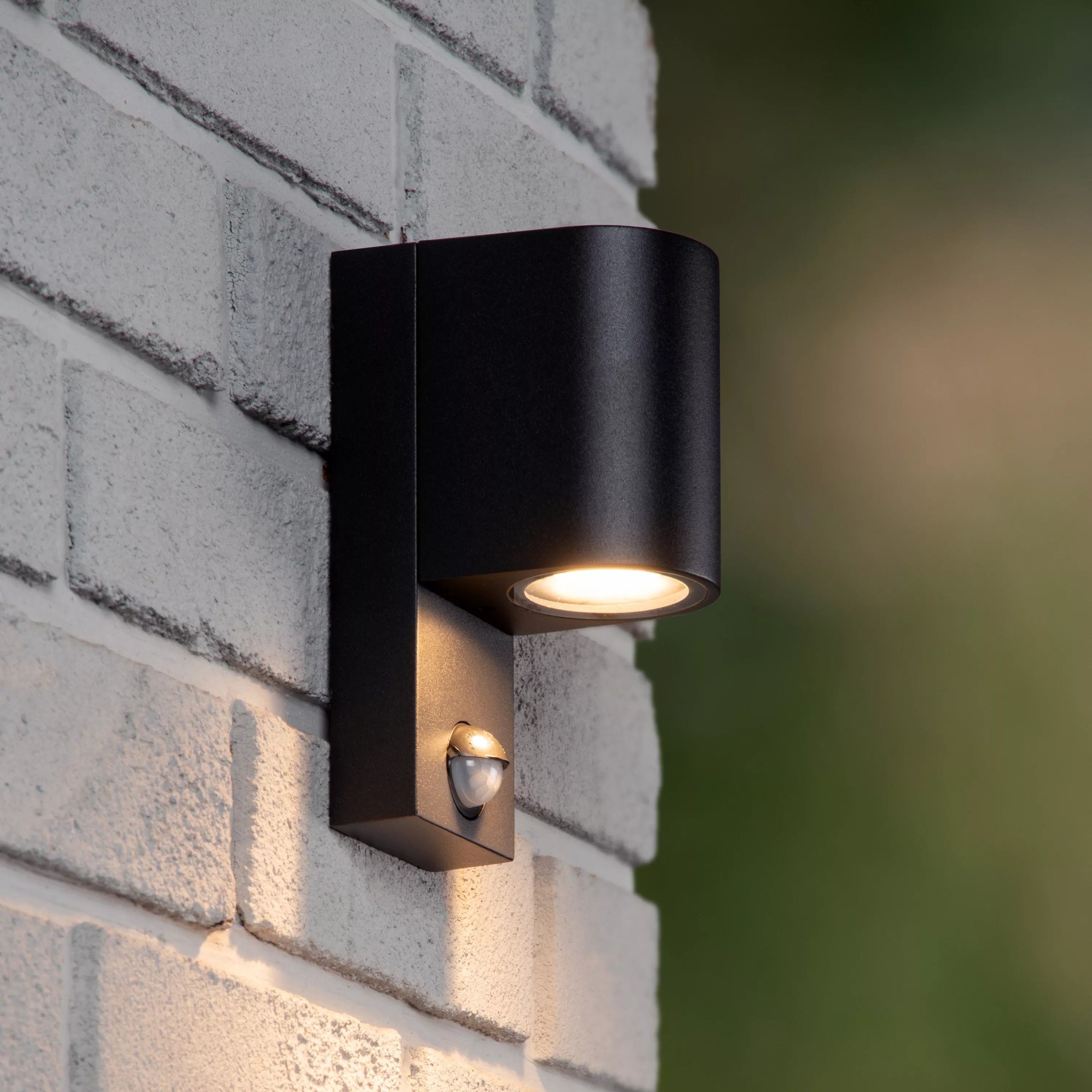 Lucide Zaro Round - Außenwandleuchte Mit Sensor - 7 X 10, 4 X 17 Cm - IP65 - Schwarz