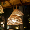 New Garden Bossa - Außen-Hängeleuchte mit wiederaufladbarem Leuchtmittel und Fernbedienung -  Ø 35 x 300 cm - 9W LED inkl - IP54 - Rattan