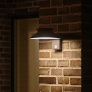 Nordlux Justina - Außen-Solar-Wandleuchte mit Bewegungsmelder - 28,5 x 23 x 14,5 cm - 5W LED inkl. - IP44 - anthrazit