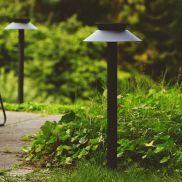 Nordlux Justina - solarbetriebener Gartenpfosten mit Bewegungsmelder auf Erdspieß - Ø 23 x 60 cm - 5W LED inkl. - IP44 - schwarz