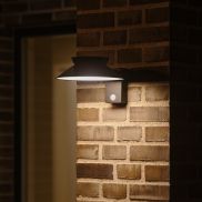 Nordlux Justina - Außen-Solar-Wandleuchte mit Bewegungsmelder - 28,5 x 23 x 14,5 cm - 5W LED inkl. - IP44 - schwarz
