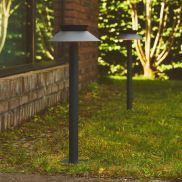 Nordlux Justina - solarbetriebener Gartenpfosten mit Bewegungsmelder auf Erdspieß - Ø 23 x 60 cm - 5W LED inkl. - IP44 - anthrazit