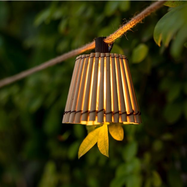 New Garden Okinawa Garland Solar - solarbetriebene Lichtergirlande + wiederaufladbare Batterie - 8 Meter Girlande inkl. 3 Meter Kabel - 10 LED-Lampen inkl. - IP44 - Bambus