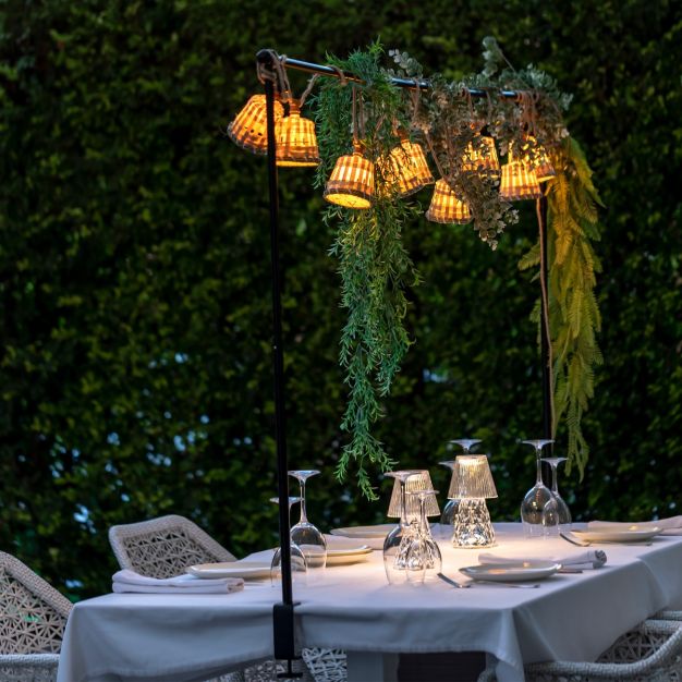 New Garden Garland Lift - Ausziehbares Tischgestell für Lichterketten - 56-101 x 140-253 cm - schwarz