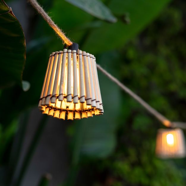 New Garden Okinawa Garland - Lichtergirlande - 8 Meter Girlande inklusive 3 Meter Schnur - 10 LED-Birnen inklusive - IP44 - Bambus