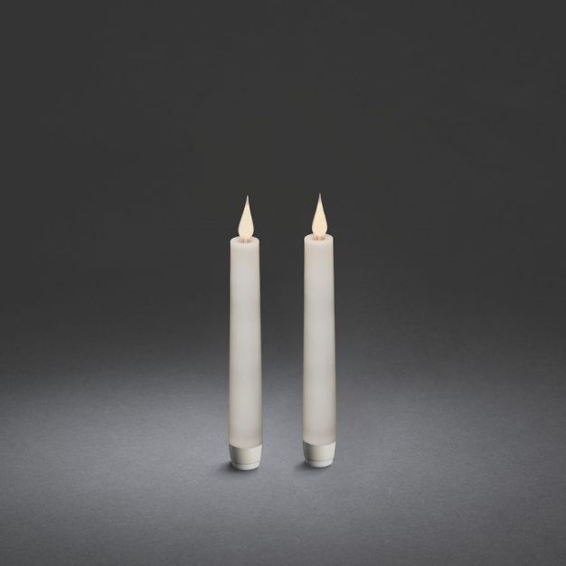 Konstsmide - 2er Set Flackerkerzen mit 3D Flamme auf Batterien mit Fernbedienung - Ø 2,5 x 21 cm - weiß