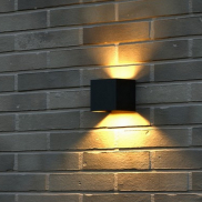 Nordlux Milda Kubi - Außenwandleuchte mit 2 verstellbaren Lichtkegeln - 10,3 x 10 x 10 cm - 4,9W LED inkl. - IP44 - schwarz