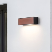 Nova Luce Brown - solarbetriebener Außenwandleuchte - 25,8 x 8,6 x 8,6 cm - 2W LED inkl. - IP65 - Sand schwarz und Holz