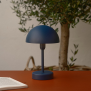Nordlux Ellen To-Go - kabellose Outdoor-Tischleuchte mit Ladestation - Ø 16 x 25 cm - 3 Stufen dimmbar - 3W LED inkl. - IP44 - blau