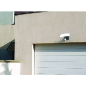 Lutec Arc - Außenwandleuchte mit Sensor - 27 x 20 x 15 cm - 13W LED inkl. - IP54 - weiß