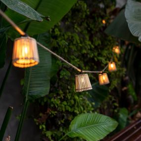 New Garden Okinawa Garland Solar - solarbetriebene Lichtergirlande + wiederaufladbare Batterie - 8 Meter Girlande inkl. 3 Meter Kabel - 10 LED-Lampen inkl. - IP44 - Bambus