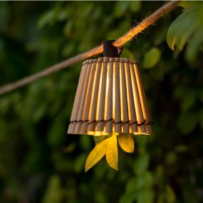New Garden Okinawa Garland Solar - solarbetriebene Lichtergirlande + wiederaufladbare Batterie - 8 Meter Girlande inkl. 3 Meter Kabel - 10 LED-Lampen inkl. - IP44 - Bambus