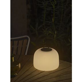 Nordlux Kettle To-Go 22 - wiederaufladbare Tischleuchte für den Außenbereich - 22 x 19,6 cm - 4,8W LED inkl. - IP65 -  weiß und schwarz