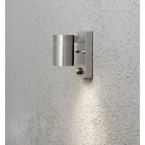 Konstsmide Modena Single - Außenwandleuchte mit Sensor - 6,5 x 11 x 14 cm - IP44 - Edelstahl