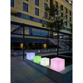 New Garden Cuby - solarbetriebene wiederaufladbare Tischleuchte mit Fernbedienung - 32 x 32 x 32 cm - 1W RGB LED inkl. - IP65 - weiß