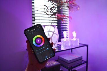 Calex Smart Rustic LED-Lampe – Ø 6,4 x 14,2 cm – E27 – 4,9W – Dimmfunktion und einstellbare Lichtfarbe per App – 1800 bis 3000K – RGB + W