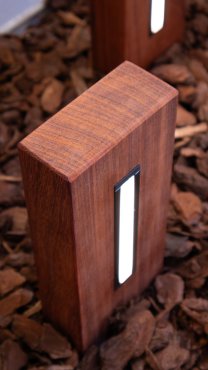 Leuchtenkönig Padauk Line XS - Pollerleuchte - 4 × 8,8 × 20 cm + 15 cm Fuß - 1W dimmbare LED inkl. - IP65 - Padauk