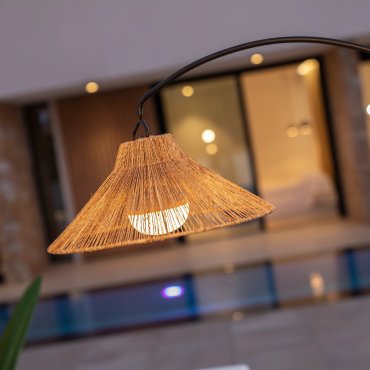 New Garden Niza 165 - Stehleuchte mit wiederaufladbarem Leuchtmittel und Fernbedienung - 40 x 73 x 167 cm - 9W dimmbare LED inkl. - IP54 - schwarz und braun