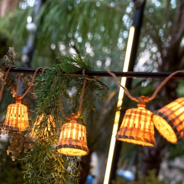 New Garden Garland Lift - Ausziehbares Tischgestell für Lichterketten - 56-101 x 140-253 cm - schwarz