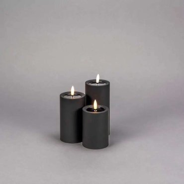 Konstsmide - LED Blockkerze mit Batteriebetrieb und Flackerflamme - Ø 7 x 15 cm - IP44 - schwarz