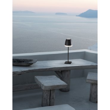 Nova Luce Colt - batteriebetriebene Tischleuchte für den Außenbereich - Ø 11 x 38 cm - 1W dimmbare LED inkl - IP44 - sand schwarz