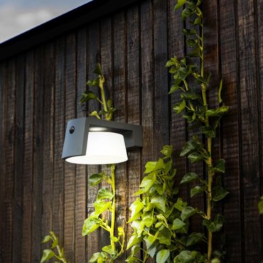 Lutec Moon - Außen-Solar-Wandleuchte mit Bewegungssensor - 21,7 x 16 x 9,6 cm - 9,5W LED inkl. - IP44 - dunkelgrau