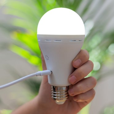 New Garden Lapera - wiederaufladbare dimmbare E27 LED-Lampe mit Fernbedienung - Ø 6,7 x 13 cm - E27 - 350lm - 3000 bis 6000K