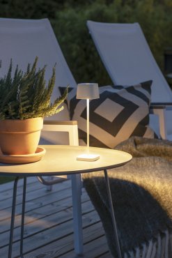 Konstsmide Capri Mini - Außen-Tischleuchte - 7 x 7 x 25 cm - 2,2W dimmbar bis warm LED inkl - wiederaufladbar - IP54 - weiß