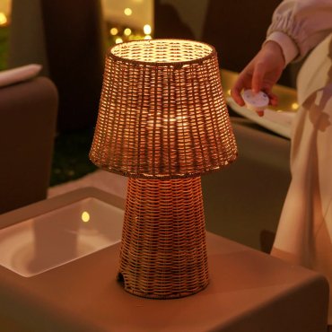 New Garden Lola 40 - aufladbare Tischleuchte mit Fernbedienung - Ø 15 x 38 cm - LED inkl. - IP54 - Rattan