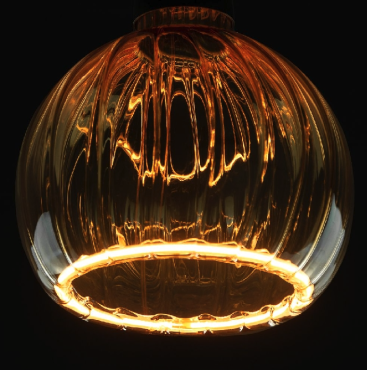Segula LED-Lampe - Floating Globe gerade - Ø 15 x 18,5 cm - E27 - 6W dimmbar - 1900K - bernsteinfarben