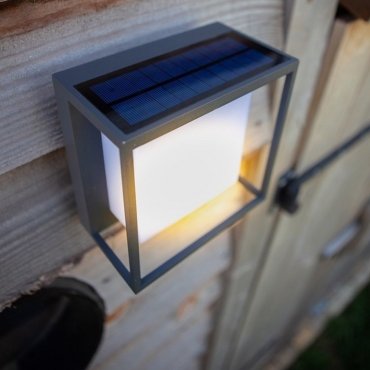 Lutec Curtis - Außen-Solar-Wandleuchte mit Bewegungsmelder - 19 x 16,5 x 9,5 cm - 3W LED inkl. - IP54 - dunkelgrau
