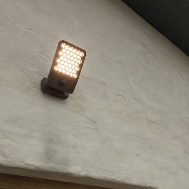 Lutec Atlantis – Strahler mit Sensor – 22,2 x 14,1 x 12,4 cm – 14W LED inkl. – 4000K – IP54 – dunkelgrau