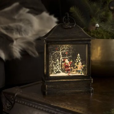 AUSSTELLUNGSSTÜCK - Konstsmide Weihnachtsbeleuchtung - Schneelaterne mit Weihnachtsmann und Kind auf Batterien - 17,5 x 8,5 x 25 cm - braun