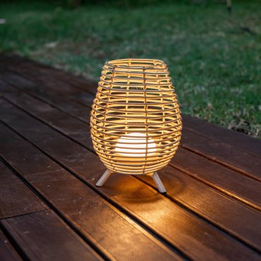 New Garden Bossa 30 - Tischleuchte mit tragbarem, wiederaufladbarem Leuchtmittel und Fernbedienung - Ø 22,5 x 32,5cm - 9W LED inkl. - IP54 - Rattan