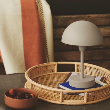 Nordlux Ellen To-Go - kabellose Outdoor-Tischleuchte mit Ladestation - Ø 16 x 25 cm - 3 Stufen dimmbar - inkl. 2,8W LED - IP44 - beige