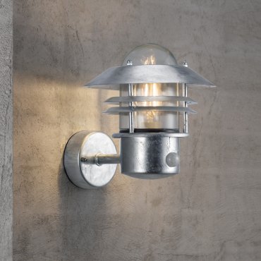Nordlux Blokhus Sensor - Außenwandleuchte mit Bewegungsmelder - 22 x 23 cm - IP54 - Stahl verzinkt