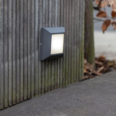 Lutec Helena - Außenwandleuchte - 10,1 x 10,1 x 3,2 cm - 4,5W LED inkl. - IP54 - schwarz