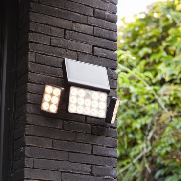 Lutec Tuda - Außen-Solar-Wandleuchte mit Bewegungsmelder - intelligente Beleuchtung - Lutec Connect - 32,1 x 11,7 x 20,9 cm - 13W LED inkl. - IP44 - schwarz