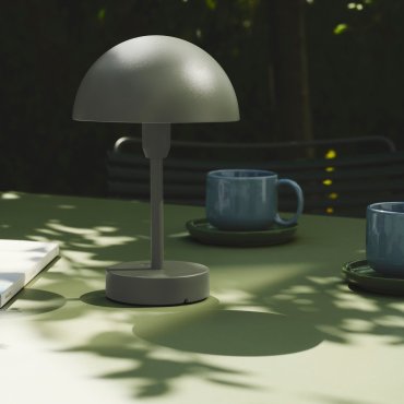 Nordlux Ellen To-Go - kabellose Outdoor-Tischleuchte mit Ladestation - Ø 16 x 25 cm - 3 Stufen dimmbar - inkl. 2,8W LED - IP44 - olivgrün