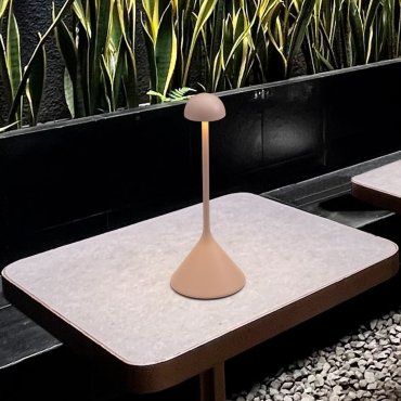 Nova Luce Dalt - wiederaufladbare Tischleuchte für den Außenbereich - Ø 9,5 x 25 cm - 1W dimmbare LED inkl. - IP54 - creme