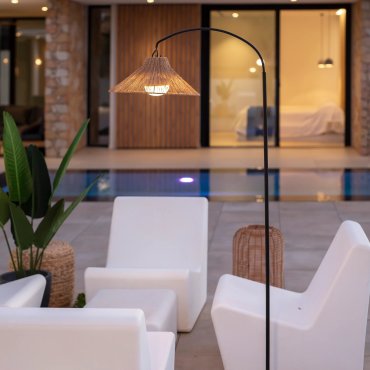 New Garden Niza 165 - Stehleuchte mit wiederaufladbarem Leuchtmittel und Fernbedienung - 40 x 73 x 167 cm - 9W dimmbare LED inkl. - IP54 - schwarz und braun