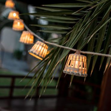 New Garden Aurora - solarbetriebene Lichtergirlande - 8 Meter Girlande inklusive 3 Meter Schnur - 10 LED-Birnen inklusive - IP44 - Rattan