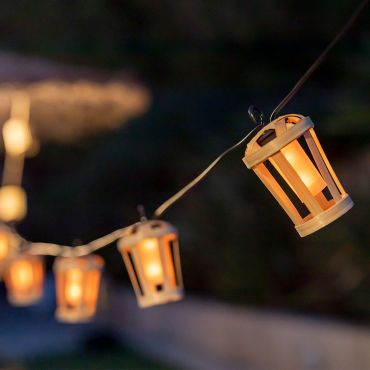 New Garden  Hiama Girlande Solar - solarbetriebene Lichtergirlande - 5 Meter Girlande - 10 LED-Lampen inkl. - IP44 - Bambus