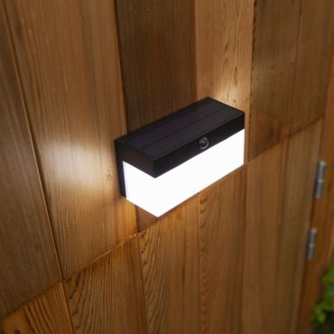 Lutec Fran - Außen-Solar-Wandleuchte mit Bewegungsmelder - intelligente Beleuchtung - Lutec Connect - 18 x 7,9 x 9,1 cm - 9,7W LED inkl. - IP44 - schwarz