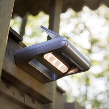 Lutec Mini Led Strahler - solarbetriebene Außenwandleuchte - 18 x 18 cm - 3 Stufen Dimmer - 1W LED inkl. - IP44 - silbergrau