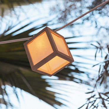 New Garden Vega - erweiterbare Lichterkette mit Kabel- oder Solaranschluss - 8 m Lichterkette, davon 3 m Kabel - 10 LED-Lampen inkl. - IP44 - Bambus und Weiß