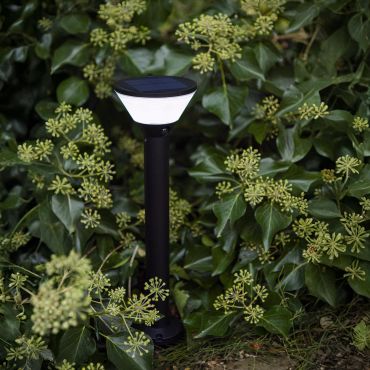 Lutec Karlo - solarbetriebener Bodenspot auf Erdspieß mit Bewegungsmelder - intelligente Beleuchtung - Lutec Connect - Ø 13 x 45 cm - 6,8W LED inkl. - IP44 - schwarz
