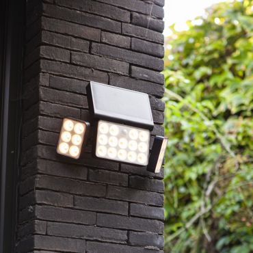 Lutec Tuda - Außen-Solar-Wandleuchte mit Bewegungsmelder - intelligente Beleuchtung - Lutec Connect - 32,1 x 11,7 x 20,9 cm - 13W LED inkl. - IP44 - schwarz