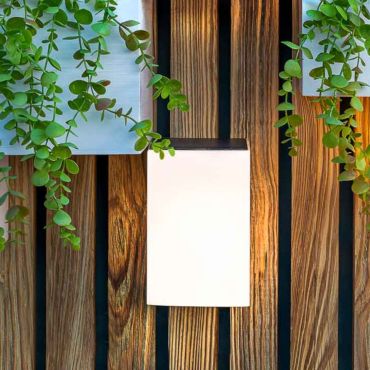 New Garden Wally - Solar-Wandleuchte mit Fernbedienung - 12 x 12 x 18 cm - 5W LED inkl. - IP65 - weiß - warmweiße Lichtfarbe