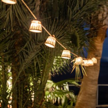 New Garden Aurora - Lichtergirlande - 8 Meter Girlande inklusive 3 Meter Schnur - 10 LED-Birnen inkl. - IP44 - Rattan